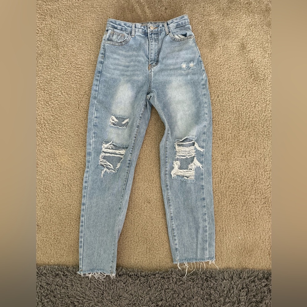 Light wash Ripped Jeans